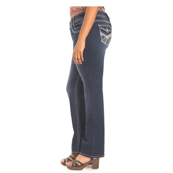 NWT☆Awesome Juniors ☆WALLFLOWERS☆The Luscious Curvy☆Bootcut Jeans - Picture 2 of 14
